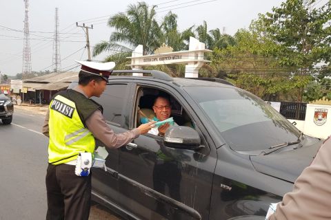 Polres Mesuji bagikan masker