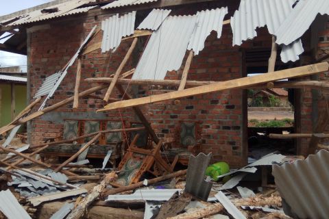 Bentrokan di Mesuji, satu rumah rusak parah