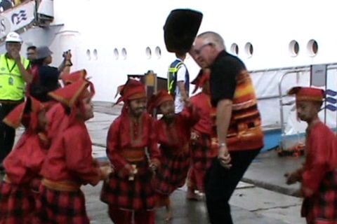 Kapal Pesiar Sun Princess berlabuh di Makassar