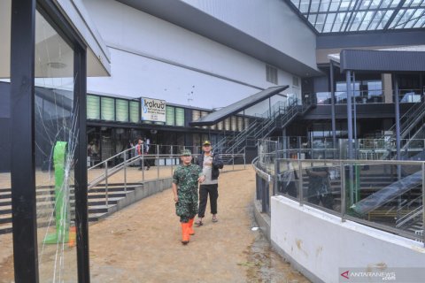 Pascaaksi perusakan di Aeon Mall Cakung