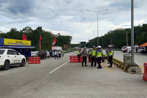 Hendak mudik melewati Mesuji Lampung, bus dan mobil pribadi dipaksa putar balik