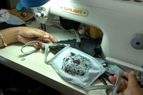 Masker karakter, agar anak terbiasa menggunakan APD