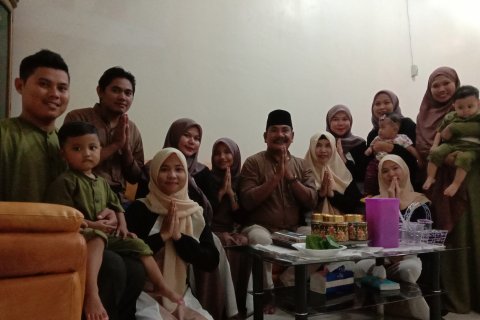 Anggota DPRD Lampung  Asep Makmur ucapkan selamat Idul Fitri