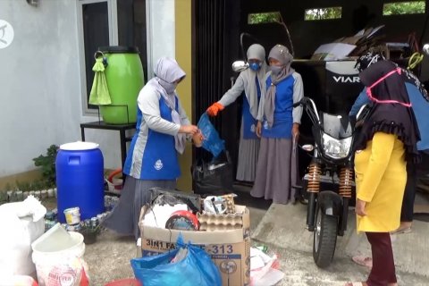 Menabung sampah menjadi emas semakin diminati warga Padang