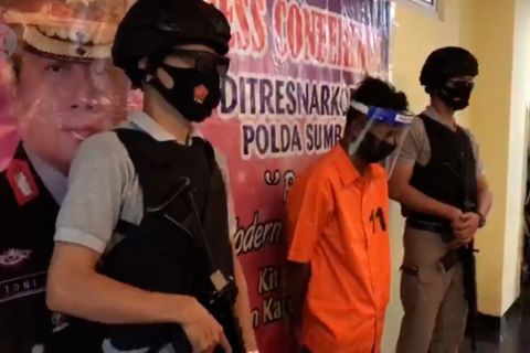 Polda Sumbar tangkap pria pembawa 110 kilogram ganja