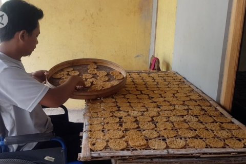 Kegigihan difabel penjual rengginang tiwul di kala pandemi