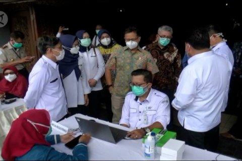 Menkes tinjau vaksinasi massal di Yogyakarta