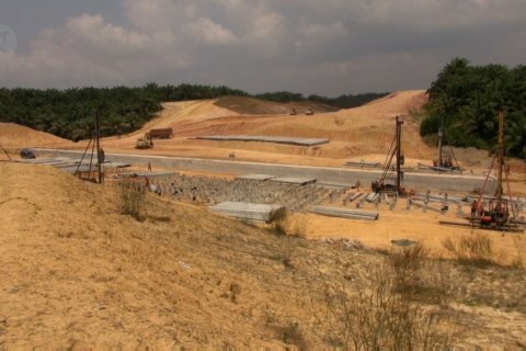 Melihat progres pembangunan tol di Riau