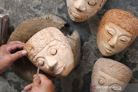 Perajin topeng Panji di Malang