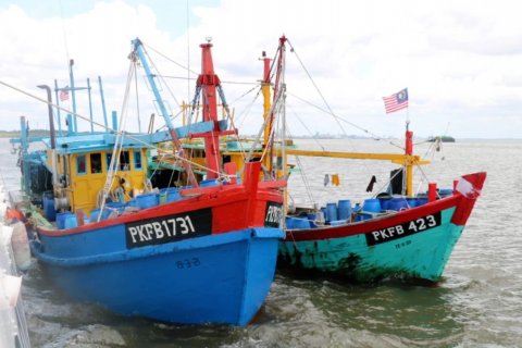 Bakamla tangkap 2 kapal asing pencuri ikan di Selat Malaka