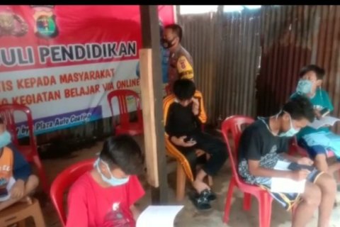 Pelajar di Bandarlampung manfaatkan wifi gratis Polri untuk belajar daring