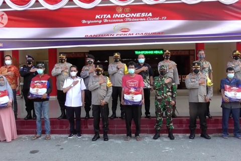 Polda Kepri lepas bansos ke wilayah terdampak PPKM Darurat