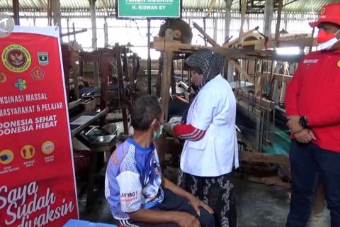 Binda Sumbar targetkan 12.000 orang terima vaksin di 6 kabupaten