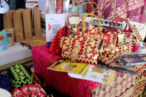 Menko Luhut minta kedepankan belanja produk dalam negeri