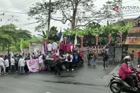 Aksi demo tolak kenaikan BBM
