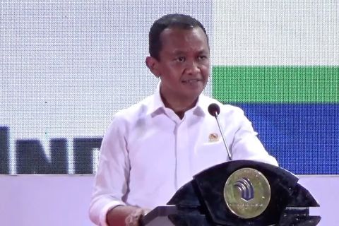 Menteri Bahlil berorasi tentang hilirisasi di hadapan mahasiwa UGM