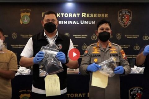 Densus 88 Temukan Tiga Senjata Lain di Rumah Tersangka Teroris Istana