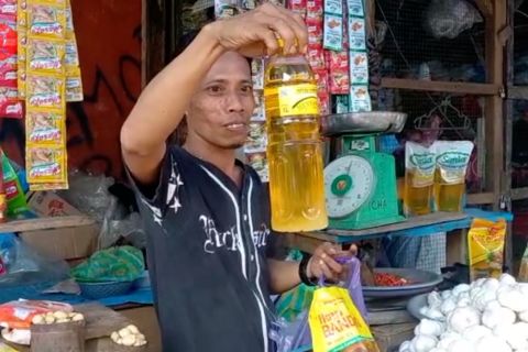 MinyaKita mulai isi lapak pedagang pasar tradisional di Kendari