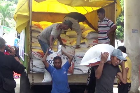 Program SPHP, Bulog Sultra salurkan beras ke pedagang pasar