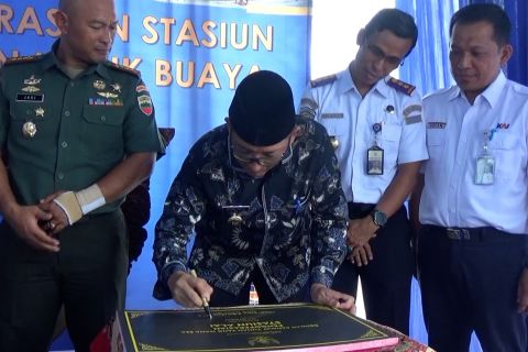 Tiga stasiun kereta api diresmikan di Padang