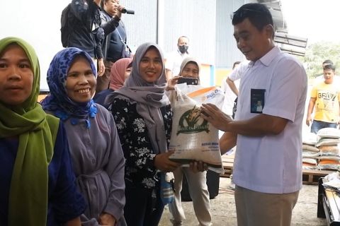 Bulog Sumsel Babel bagikan 5.600 ton beras jelang Lebaran