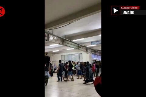 Gempa magnitudo 7,3, warga Padang keluar rumah