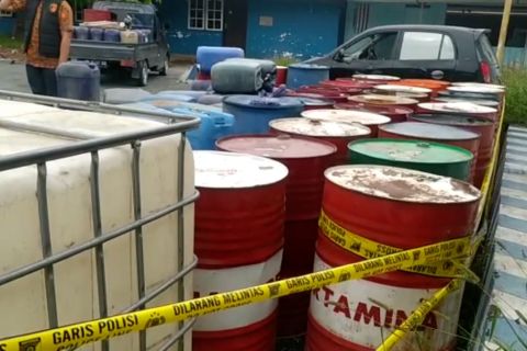 Polisi amankan 3,7 ton BBM ilegal dari pasangan suami istri