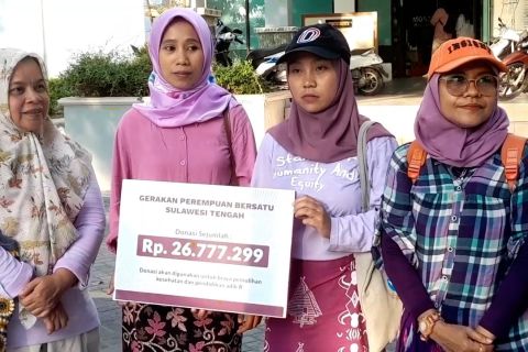 Gerakan Perempuan Bersatu serahkan donasi ke korban tindak asusila R