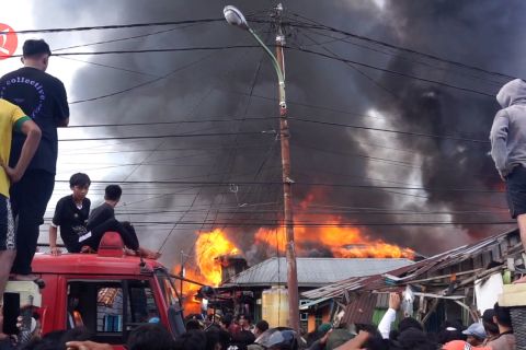 Jago merah lahap 50 rumah warga Tarakan, 100 jiwa lebih mengungsi