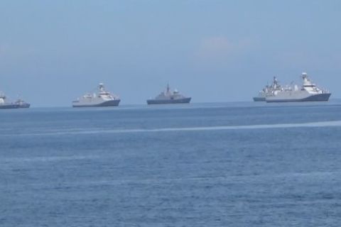 17 kapal perang asing berlabuh di perairan Makassar