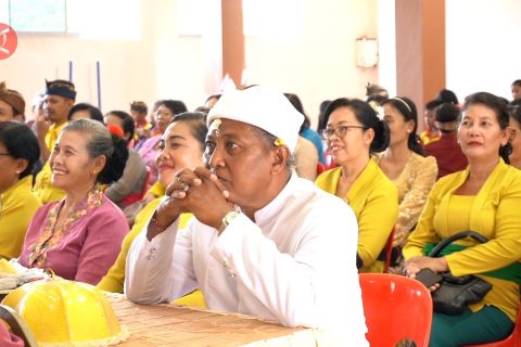 Gubernur Sulsel ajak umat Hindu kuatkan persatuan