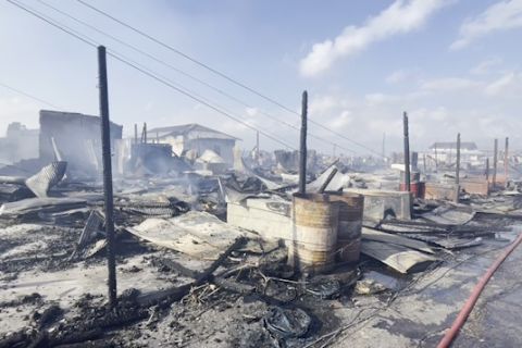 Ratusan rumah warga pesisir di Tarakan hangus terbakar