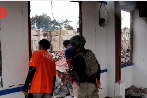 Kurang saksi, Polres Yahukimo olah TKP kebakaran 3 kantor pemerintah