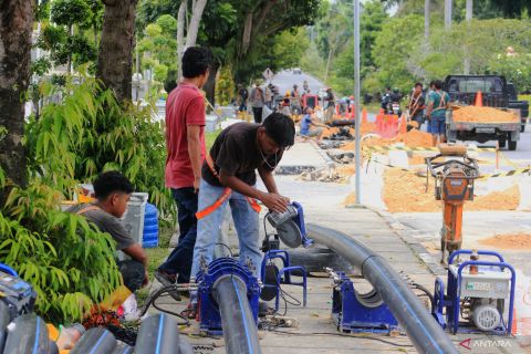 FOTO - Pemasangan pipa PDAM di Kota Pekanbaru