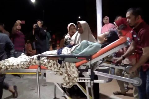 Diduga keracunan gas, puluhan warga Aceh Timur dilarikan ke RS