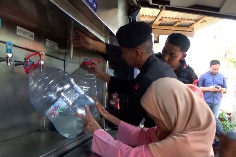 Brimob Polda DIY kerahkan rantis untuk salurkan air di Gunungkidul