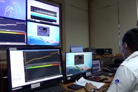 Loka Monitor SFR Kendari tertibkan frekuensi radio pelaku pelayaran