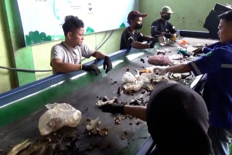 Manisnya hasil usaha pengolahan sampah melalui TPS 3R