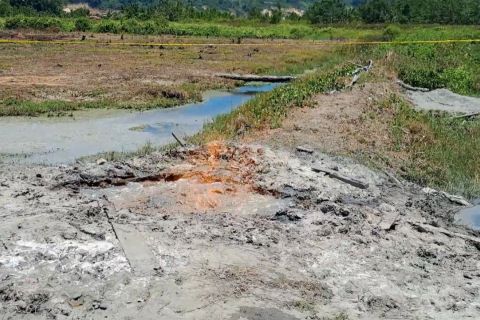 Pj Wali Kota Jayapura minta warga tidak dekati semburan gas