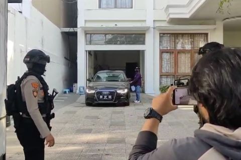 KPK geledah dua rumah pribadi Mentan di Makassar