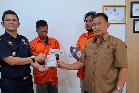 Polisi tangkap pelaku yang terima paket sabu dalam bentuk buku