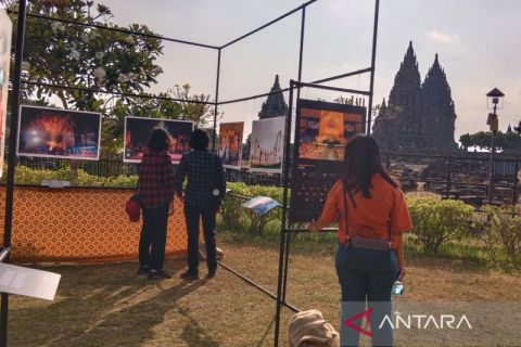 Pameran fotografi "Terus Bertumbuh dan Melaju"