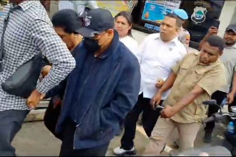 KPK tangkap Pj Bupati Sorong dan pemeriksa BPK Papua Barat Daya