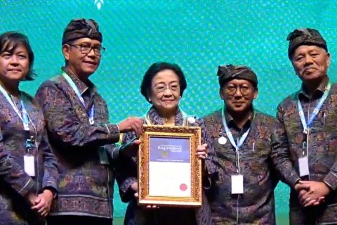 Megawati Soekarnoputri terima penghargaan tertinggi AFEO
