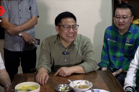 Momen Cak Imin makan Soto Tangkar bersama komunitas Tionghoa