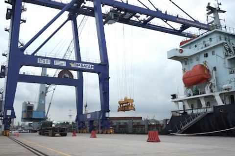 Pindahkan 20 kontainer per jam, STS Crane perlancar bongkar muat