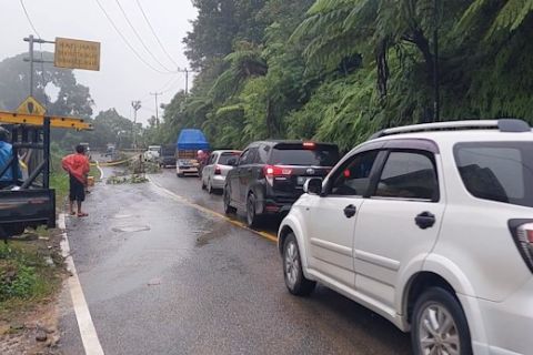 Jalan lintas Sumbar-Riau telah dapat dilalui pengendara