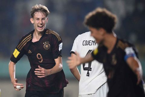 Latihan Timnas Jerman U-17 jelang final Piala Dunia hadapi Prancis - Video