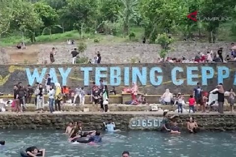 Wisata pemandian di WTC membludak saat liburan natal dan tahun baru
