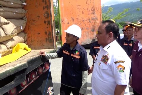 Pj Gubernur Sultra lepas ekspor kakao fermentasi di Kolaka Utara